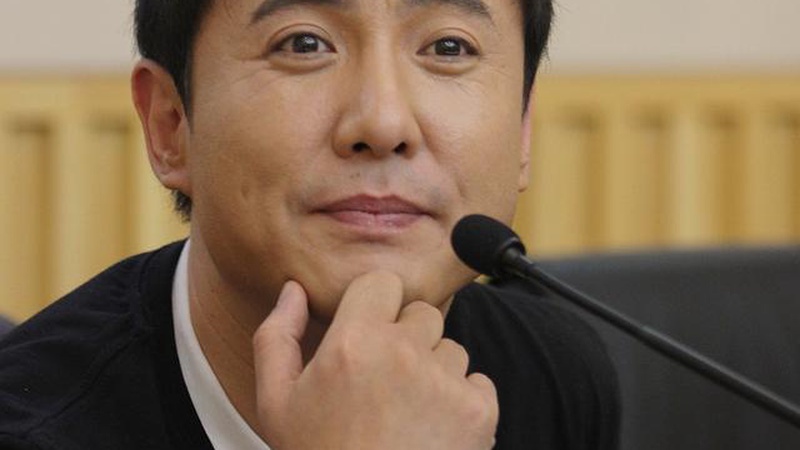 沈腾录制王牌瘫倒沙发长叹花絮曝光引热议